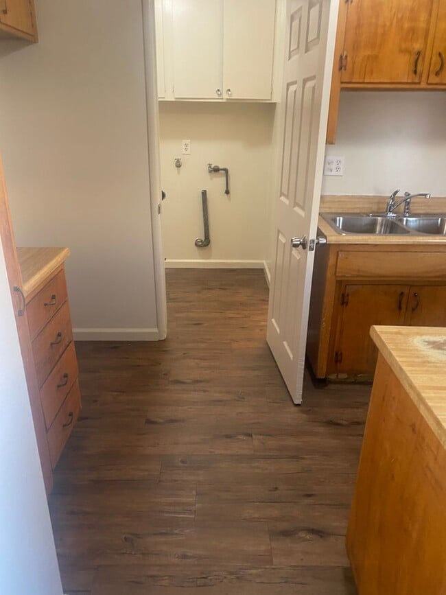 Photo - 808 E Kaweah Ave Unit 808 E. Kaweah #B