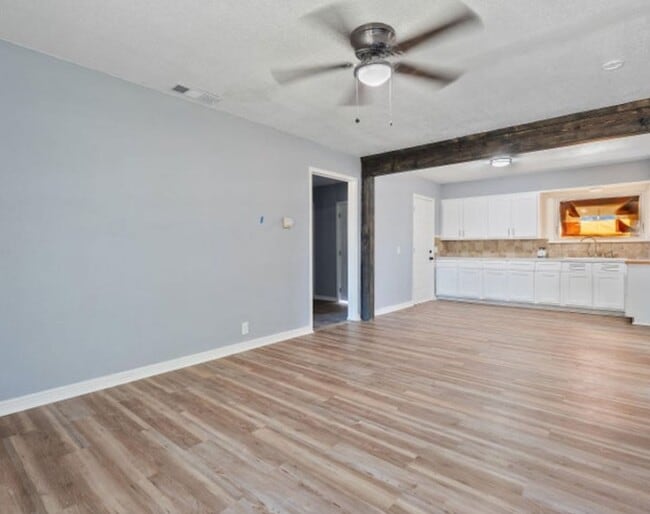 Photo - Great rental now available near west loop 289