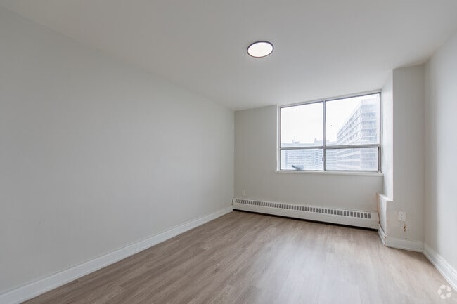 1BR, 1BA - 850SF - Bedroom - Centennial Towers