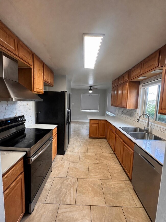 Photo - 1205 Valencia Dr NE