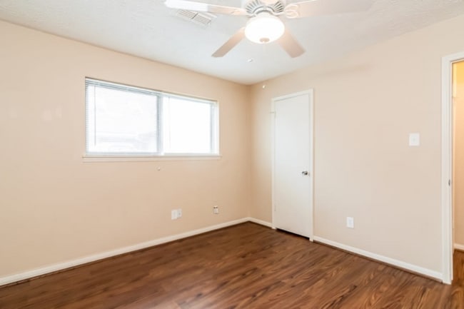 Building Photo - 10123 Sagerock Dr Rental