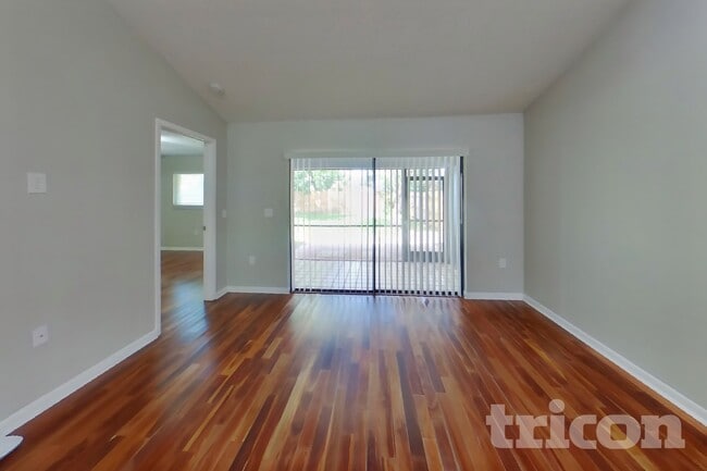 Photo - 4442 Sandhurst Dr