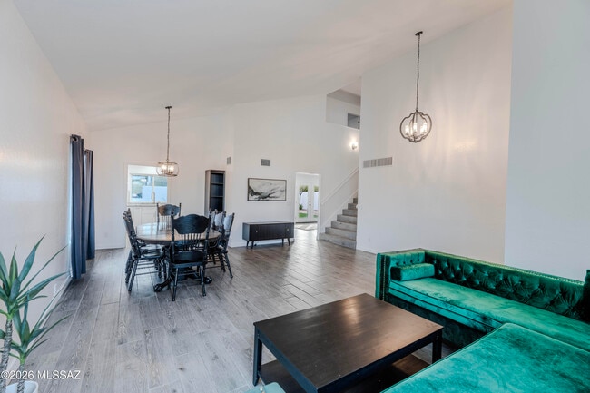 4641 N Paseo De Los Cerritos