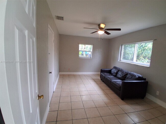 Photo - 880 NW 129th St
