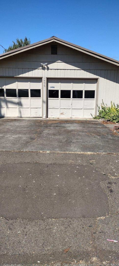 Photo - Wonderful 3 -bedroom with Garage