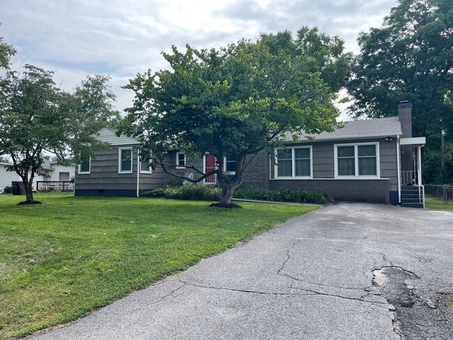 Building Photo - 4011 Longwood Dr Rental