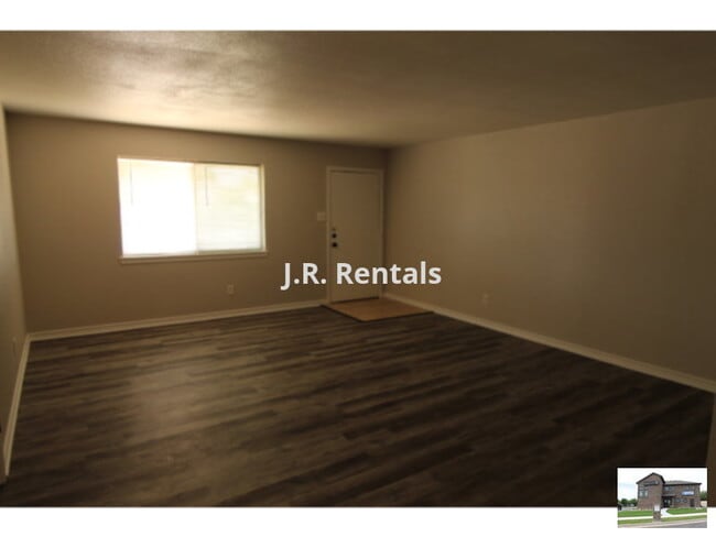 Photo - 2102 Hunt Dr