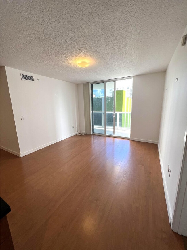 Photo - 601 NE 23rd St Unit 904