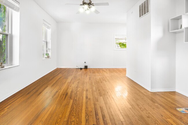Photo - 1337 W Flournoy St Unit 2R