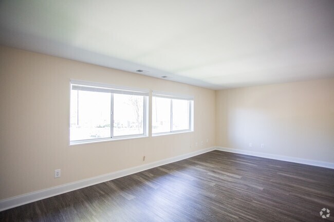 Tysons Glen Apartments and Townhomes