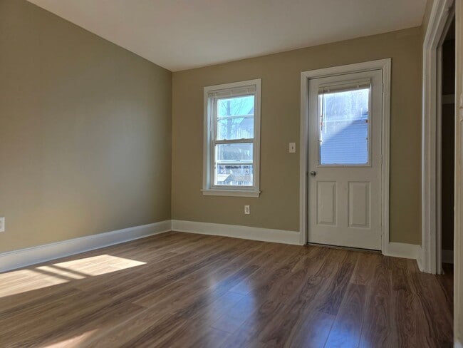 Photo - No Brokers Fee, In-Unit Laundry, Eat-in Kitchen, Large bedrooms, 3 Full Bathrooms