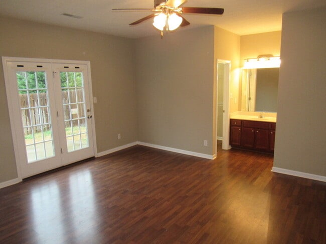 Photo - 2 bed, 2 bath, 2 car garage ranch style home in N. Knoxville