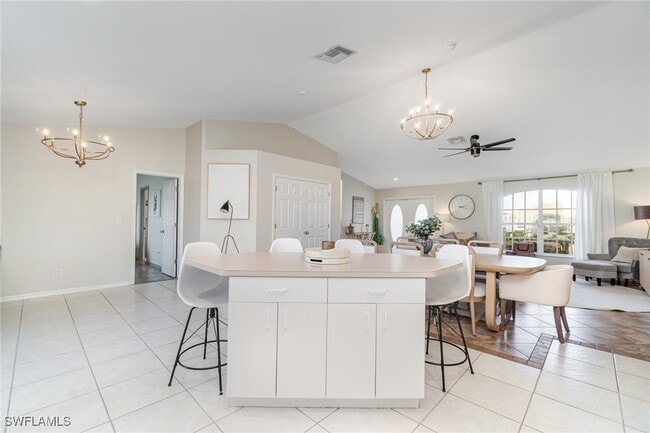 Photo - 879 Rue Labeau Cir