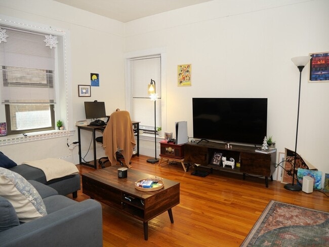 Photo - 1386 Beacon St Unit 4
