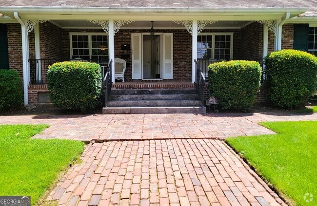 Building Photo - 1845 Monroe Dr NE Unit APT. 1