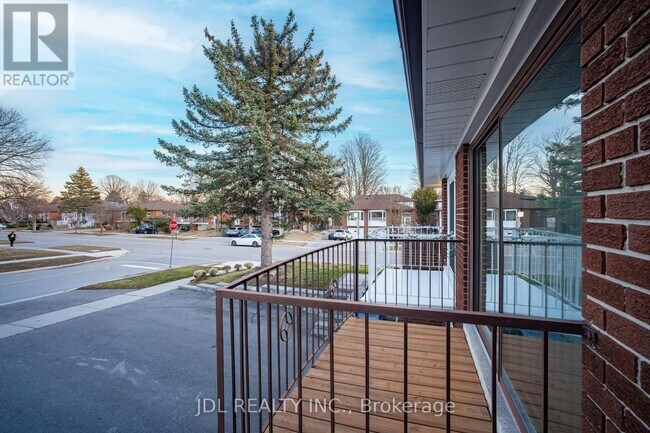 Photo - 4 Lowbank Ct