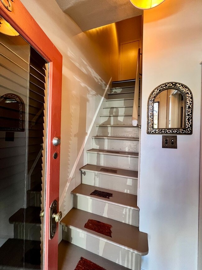 Building Photo - 36 E New St Unit 2