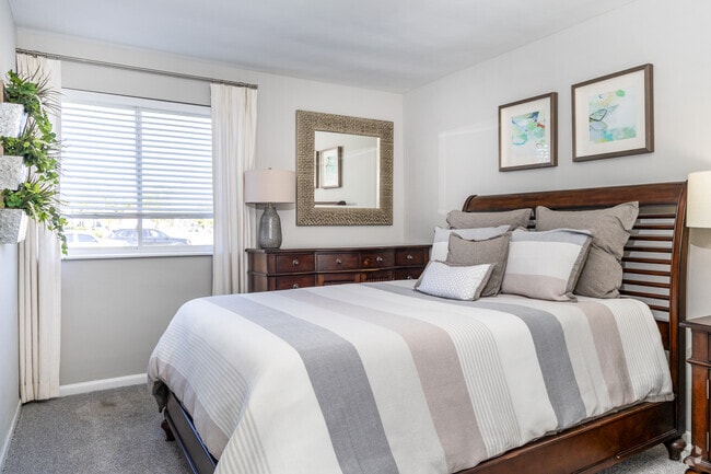 3BR, 2BA - 1,040SF - Bedroom