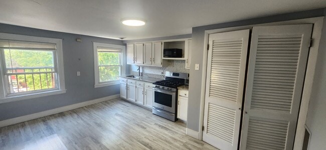 Building Photo - 42 Warren St Unit 4f Rental