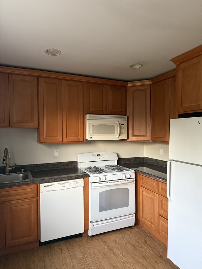 Photo - 170 Wilmot Rd