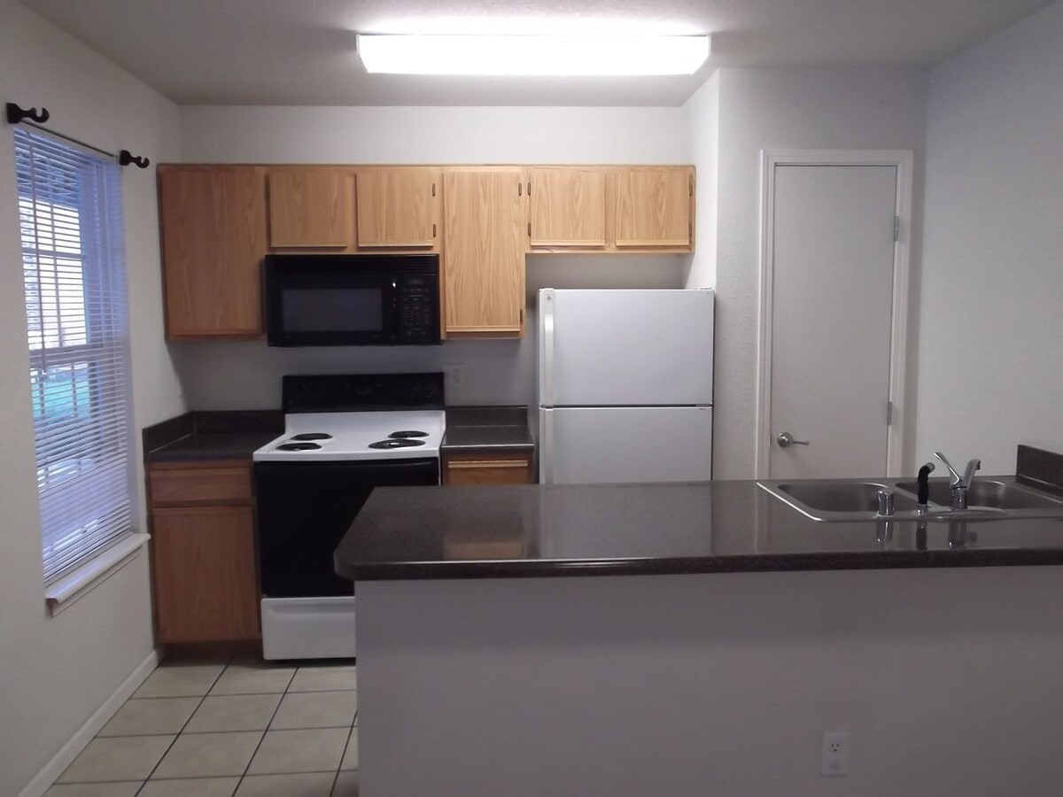 Photo - Country Club Apartments