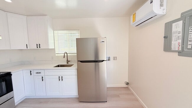 Photo - 494 Meek Ave