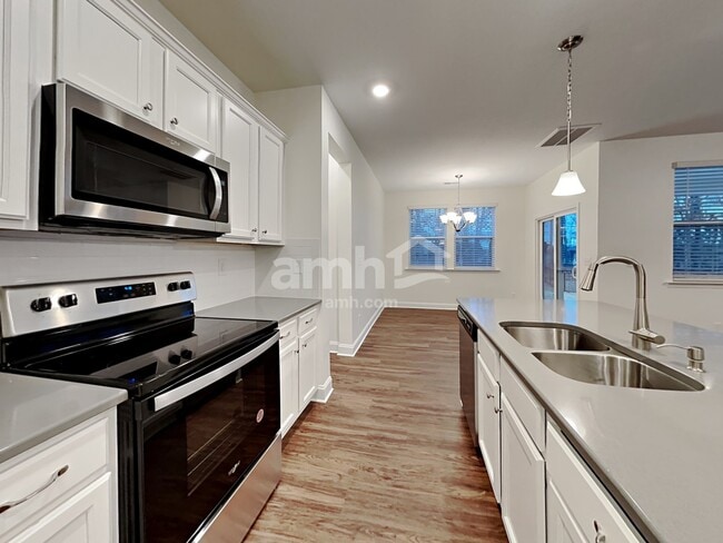 Photo - 141 Hazel Pk Dr