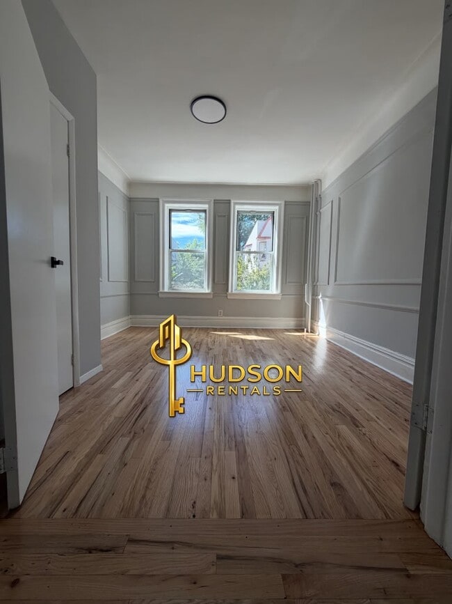 242 Claremont Ave 4