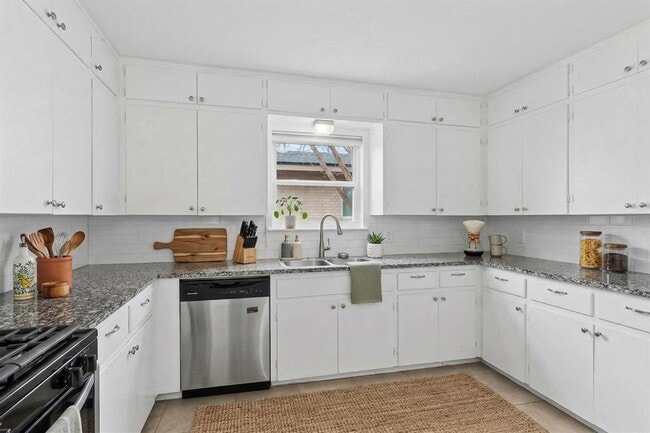 Photo - 4805 Broadhill Dr