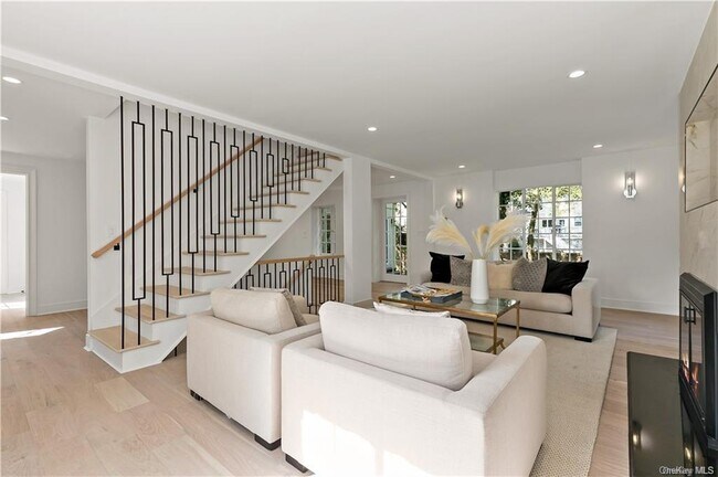 Photo - 33 Mohawk St