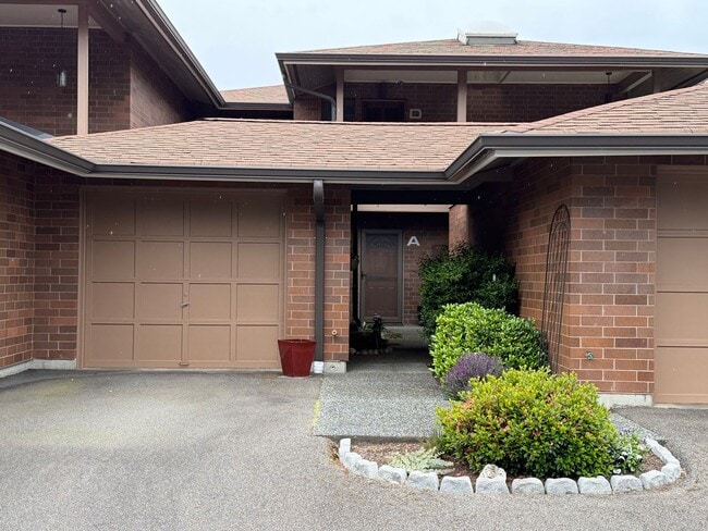Building Photo - Mukilteo View Condo Unit 611