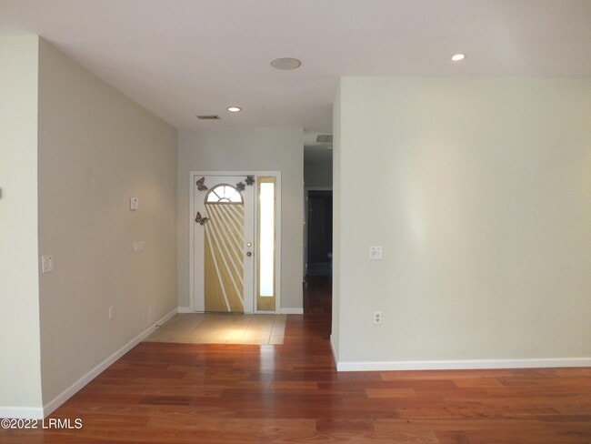 Photo - 714 N Reeve Rd