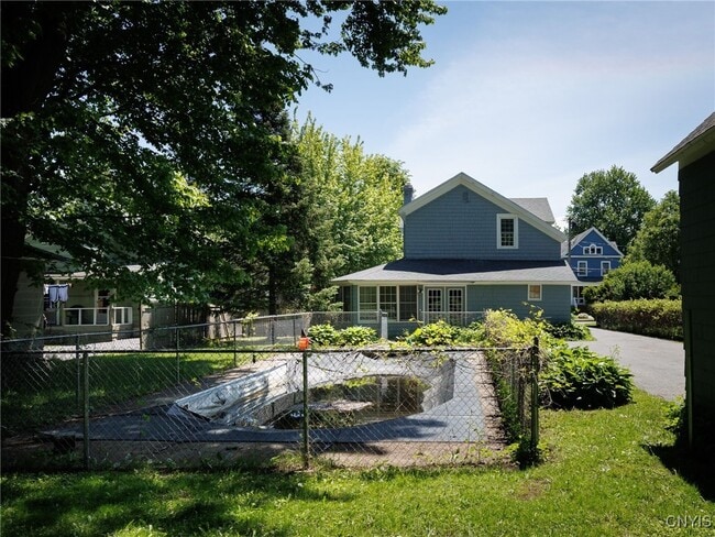 Photo - 427 East Ave