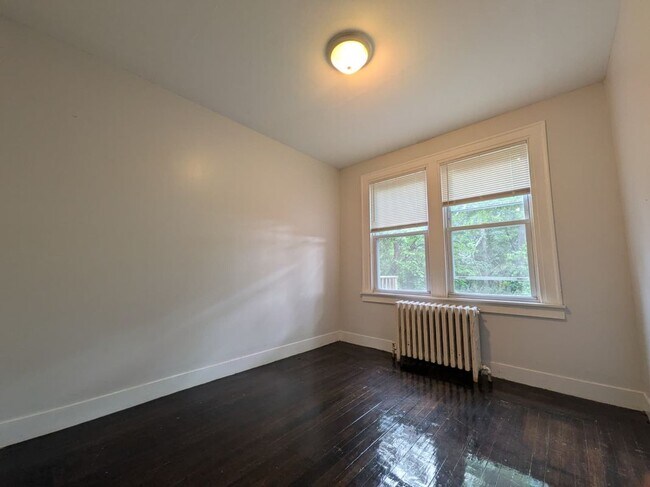 Photo - 196 Goffe Terrace