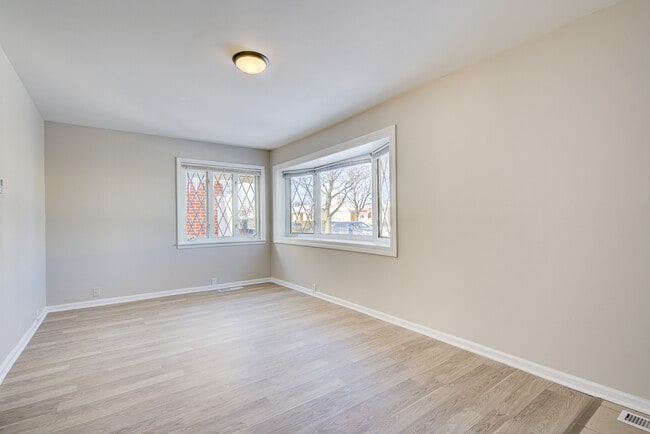 Photo - 7519 W Argyle St