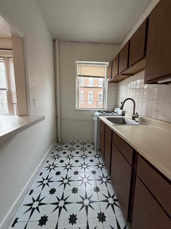 Photo - Spacious Allston 2 Bedroom on Kelton St.  Available NOW.  No Broker Fee!!!