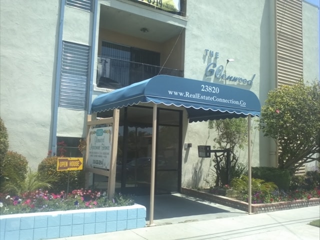 Entrada - The Glenwood Apartments