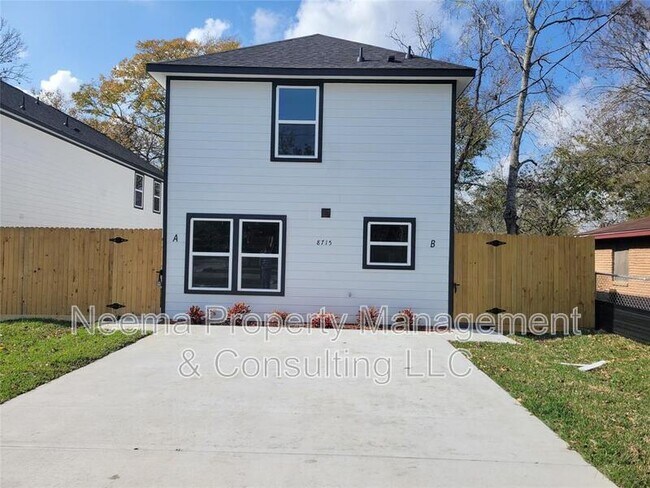 Building Photo - 8715 Bertwood St