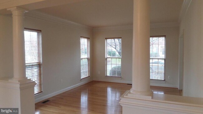 Photo - 20329 River Bank St