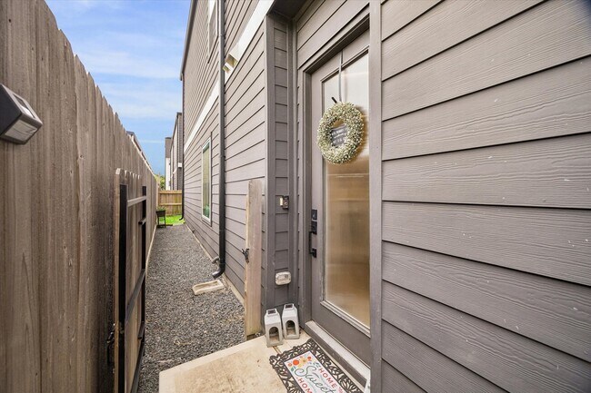 2625 Paul Quinn St