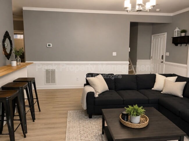 Photo - 117 E 13th St