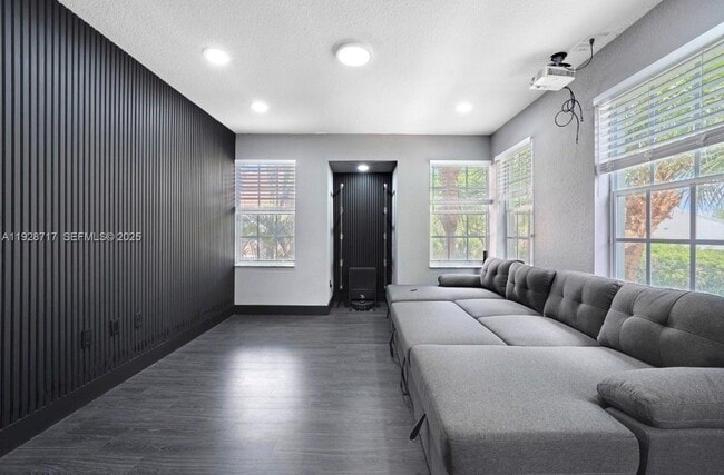 Building Photo - 1010 Belmont Pl Unit 1010