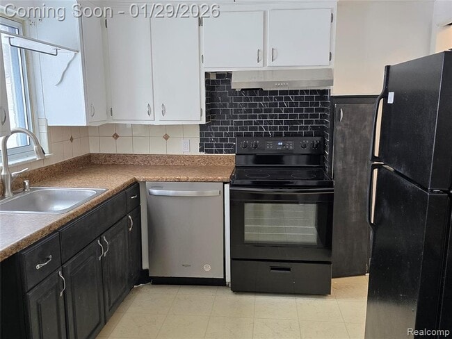 Photo - 27231 Five Mile Rd