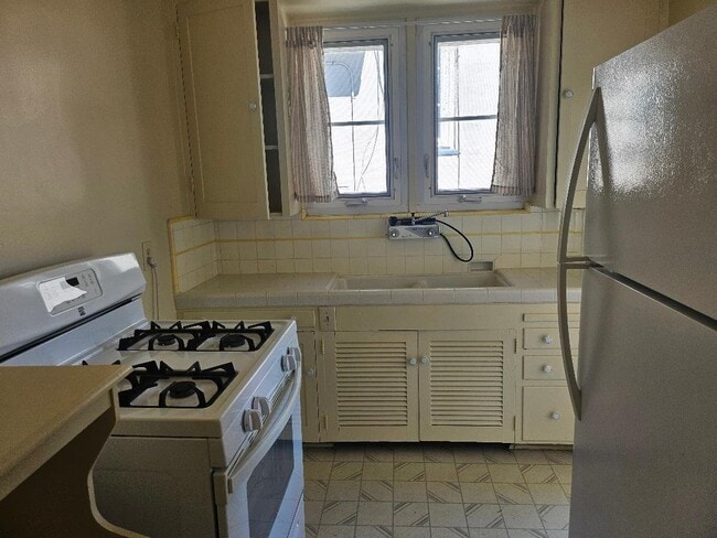 Photo - 417 W Kalmia St