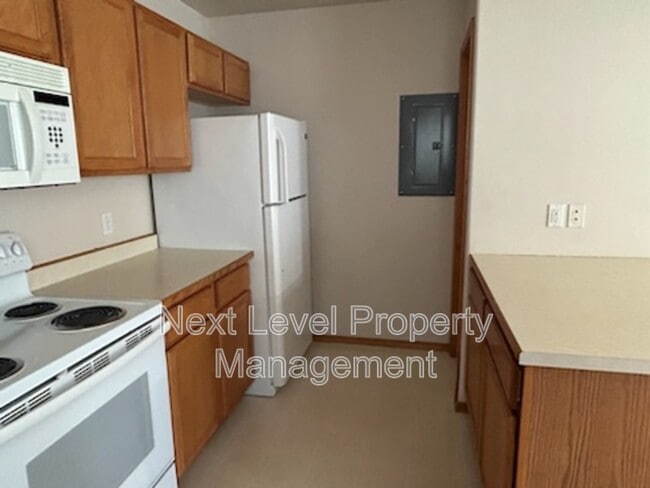 Photo - 1975 Greatview Dr