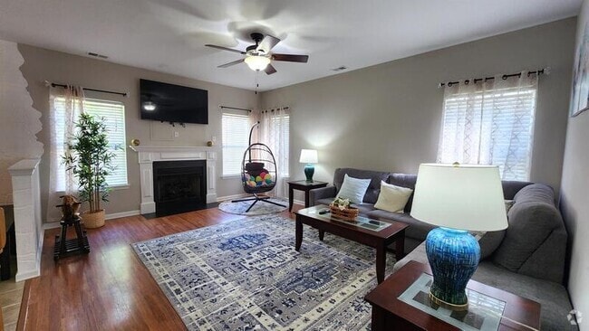 Building Photo - 440 Garcia Dr Rental