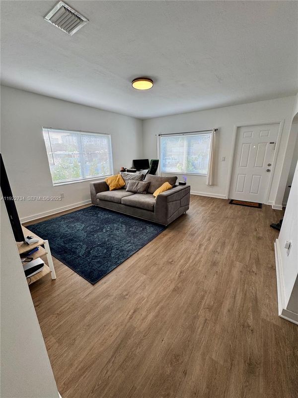 Photo - 1215 NE 109th St