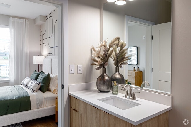 1BR, 1BA - 784SF - Bathroom