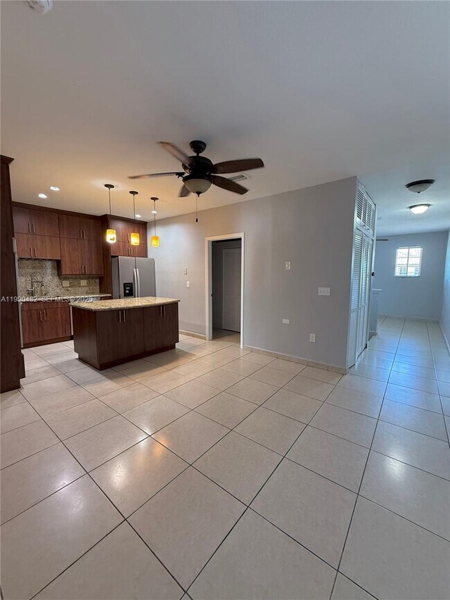 Photo - 7541 NW 176th Terrace Unidad 7541