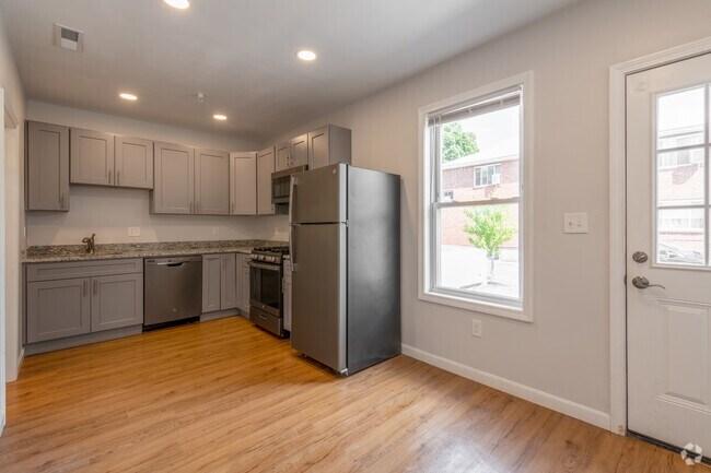3BR, 2BA - 1-12 Lawton Pl